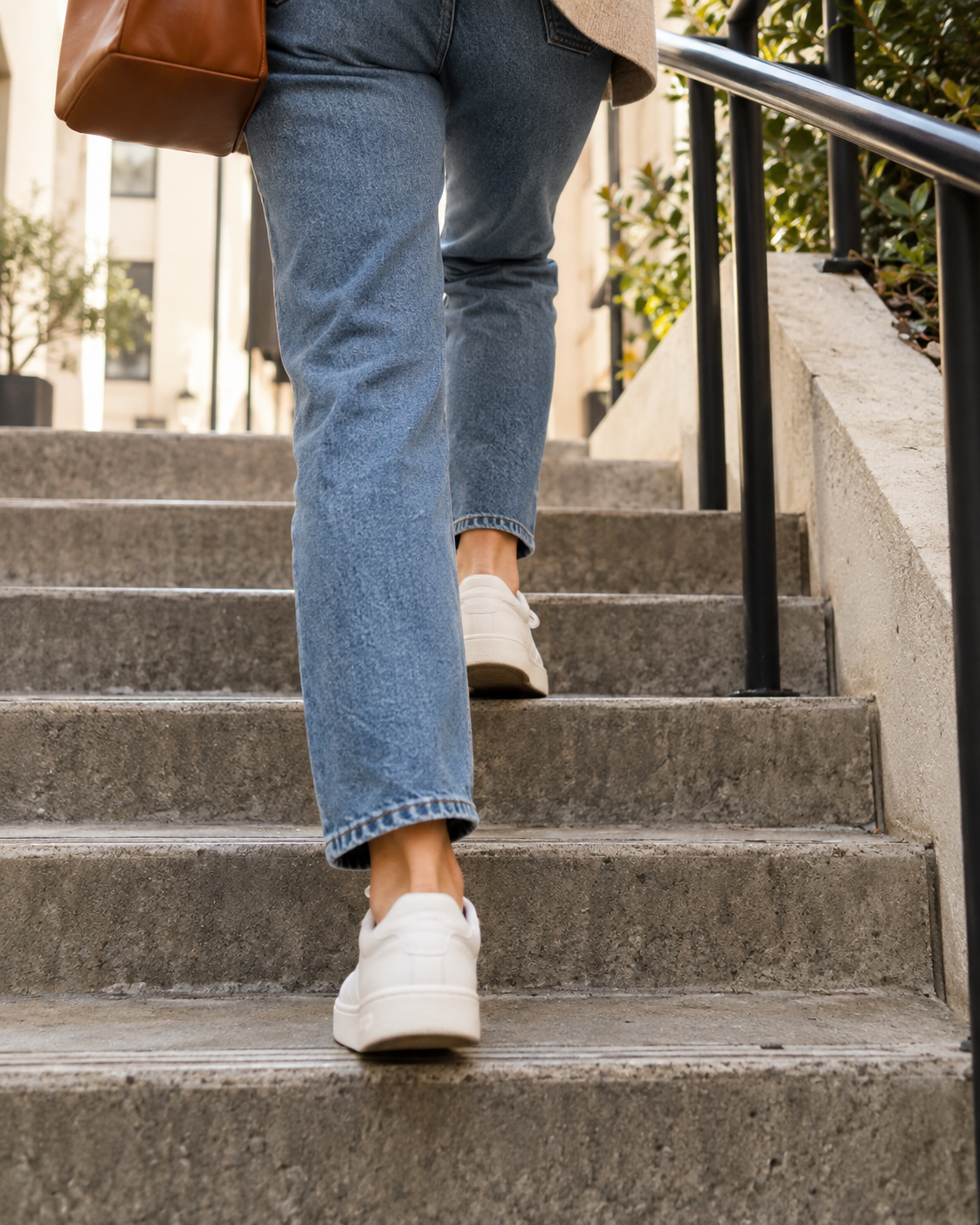Persona subiendo escaleras